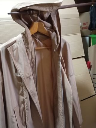 Gabardina Beige con Capucha