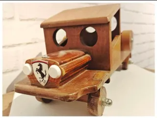 Camión de madera artesanal