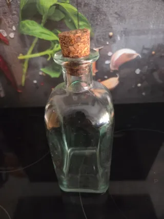 Frasco de vidrio con tapón de corcho
