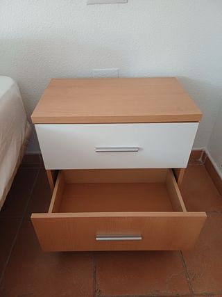 Conjunto de Cómoda y 2 Mesitas de Noche