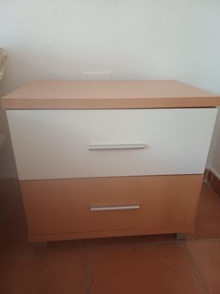 Conjunto de Cómoda y 2 Mesitas de Noche