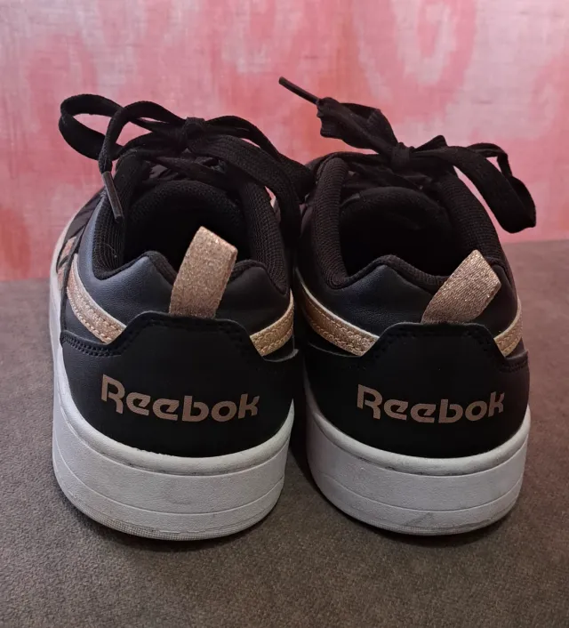 Reebok Court Glam Negro y Dorado