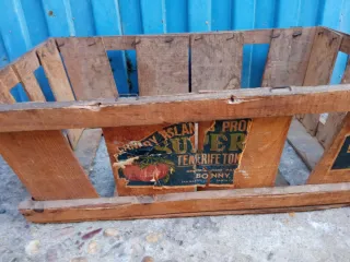 Caja de madera antigua para frutas