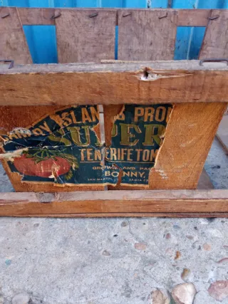 Caja de madera antigua para frutas