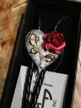 Corbata Bolo Corazón con Rosa.