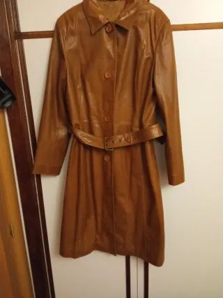 Gabardina de cuero auténtico con cinturón