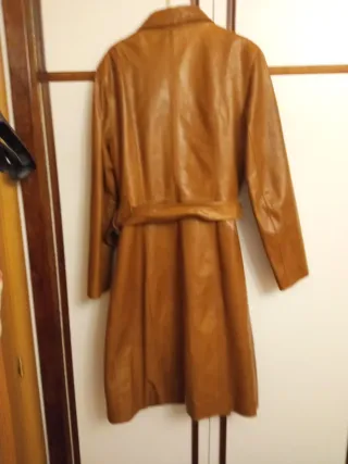 Gabardina de cuero auténtico con cinturón