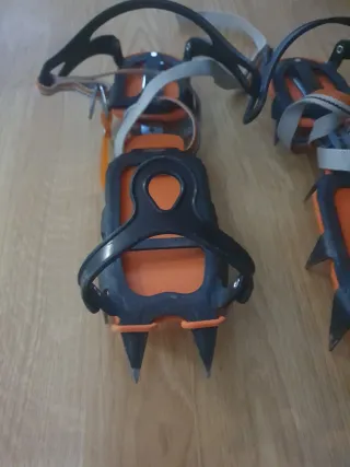 Piolet e ramponi da alpinismo