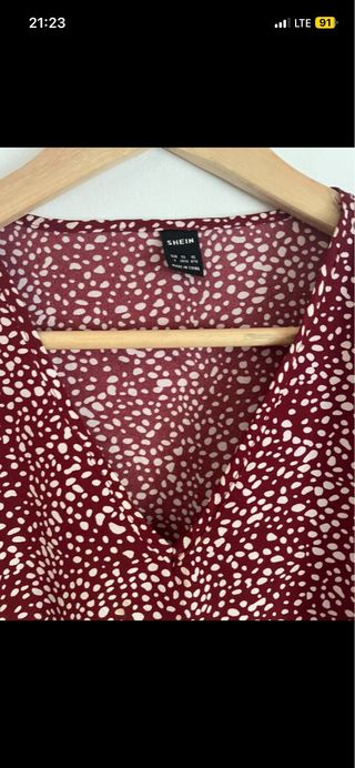 Blusa estampada burdeos talla L nueva