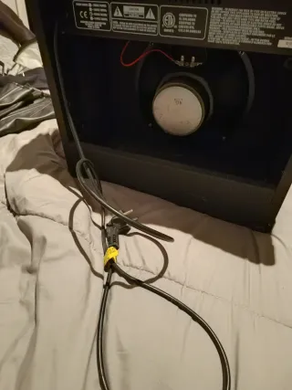 Amplificador Harley Benton HB-40R + cable jack