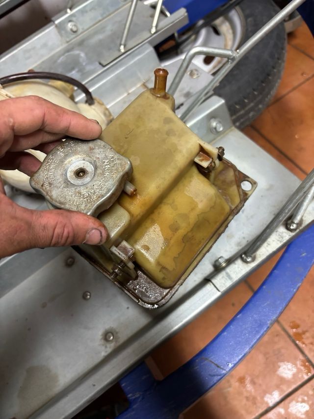 Bote expansión Peugeot 205