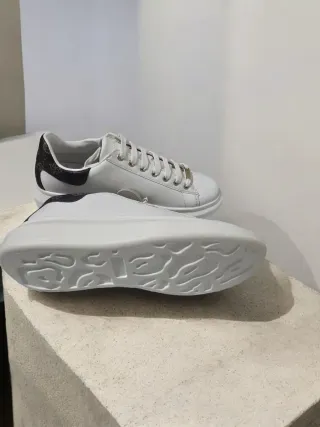 Zapatillas Guess Mujer Blancas y Negras