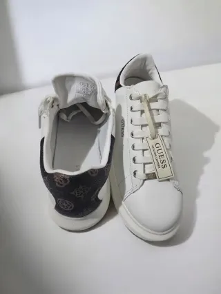 Zapatillas Guess Mujer Blancas y Negras