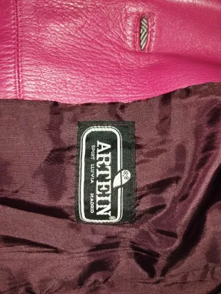 Americana de piel fucsia