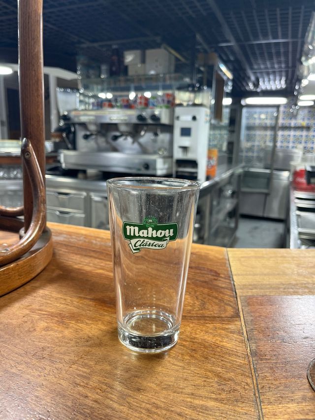 Set di vari tipi di bicchieri