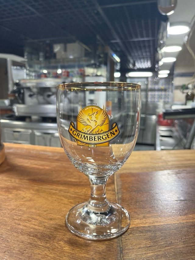 Set di vari tipi di bicchieri