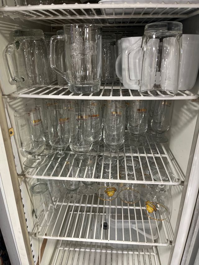 Set di vari tipi di bicchieri