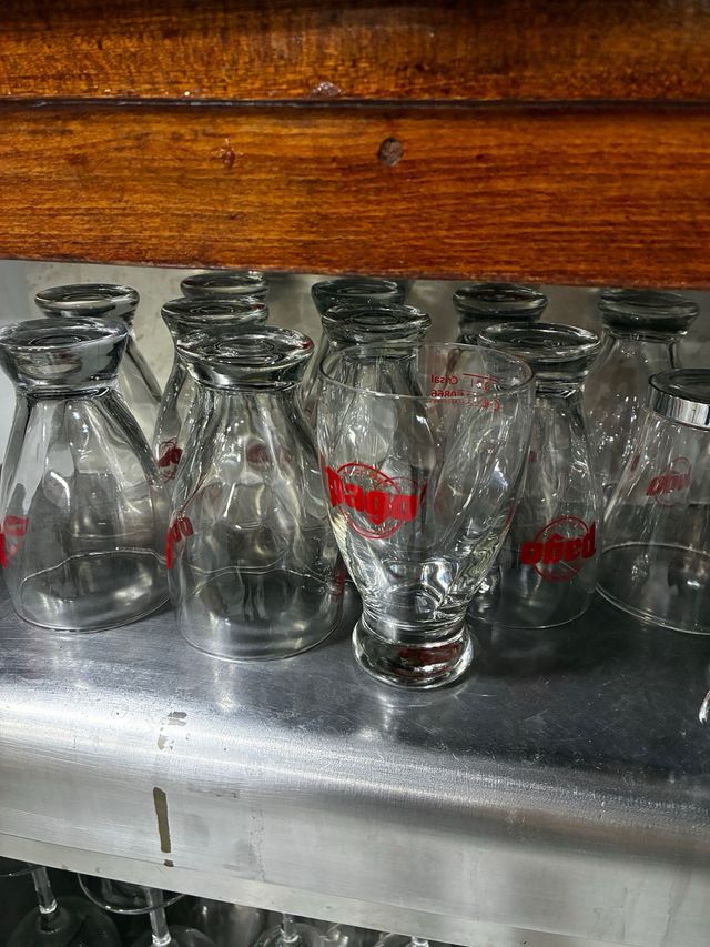 Set di vari tipi di bicchieri