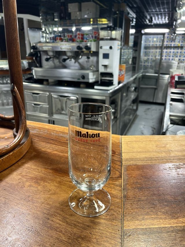 Set di vari tipi di bicchieri