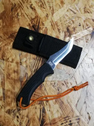 Cuchillo Imperial con Funda Negra.