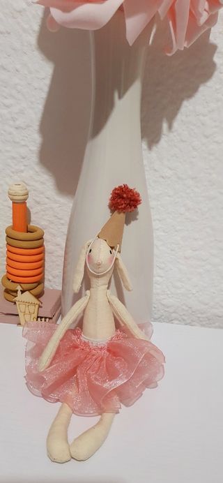Mini conejo con tutú y gorro +16cm