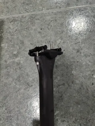 Tija carbono 30.9mm 400mm