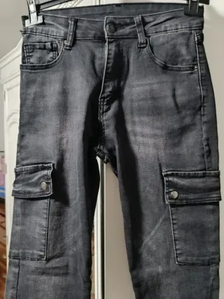 Pantalón vaquero cargo negro