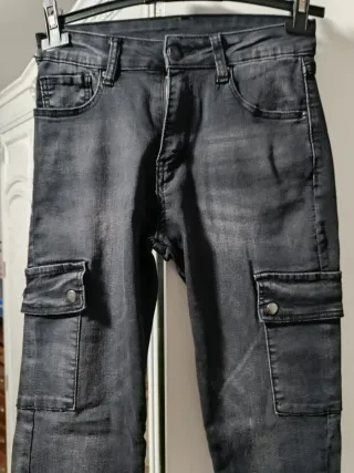 Pantalón vaquero cargo negro