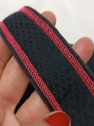 Sujetador deportivo negro y rojo