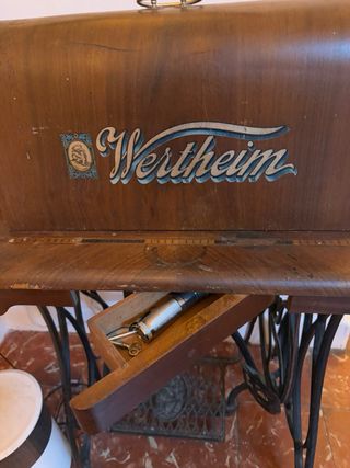 Máquina de coser antigua Wertheim