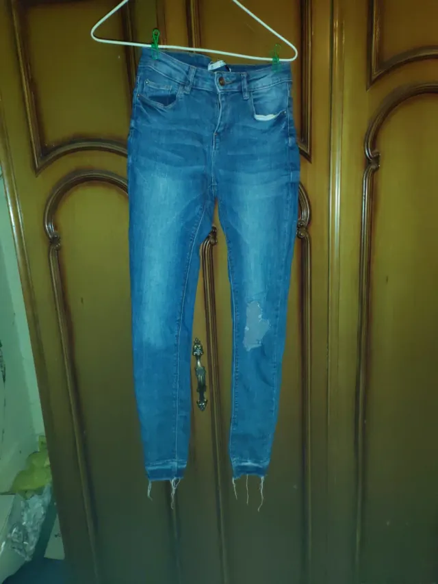 Pantalones vaqueros desgastados