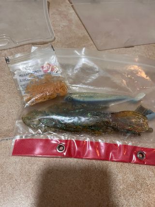 Señuelos de pesca variados
