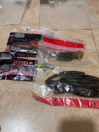 Señuelos de pesca variados