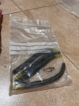 Señuelos de pesca variados