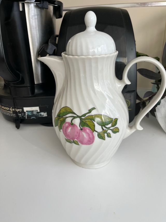Tetera grande de porcelana con diseño floral