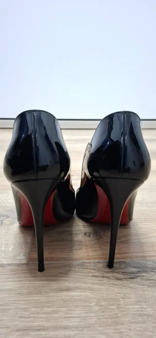 Zapatos Christian Louboutin Hot Chick Negro Charol