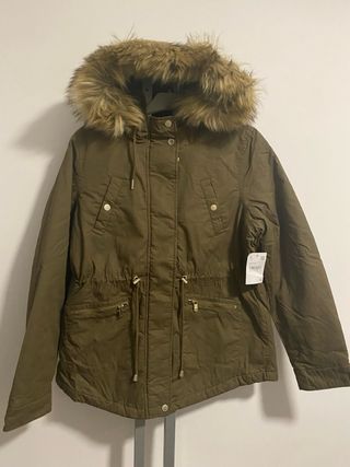 Chaqueta verde militar con capucha