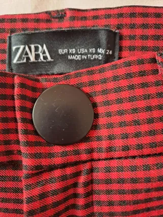 Pantalón Zara cuadros rojo y negro
