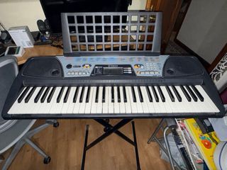 Teclado+ pie Yamaha PSR-175. usado 2 veces