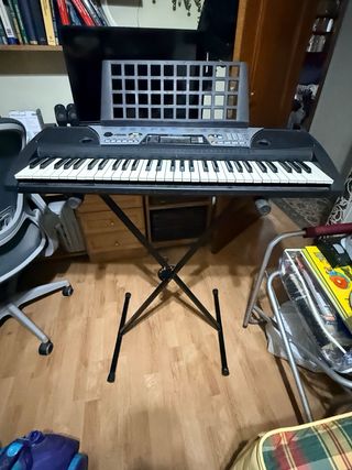 Teclado+ pie Yamaha PSR-175. usado 2 veces