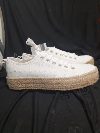 Zapatos blancos con plataforma Neuvos sin usar