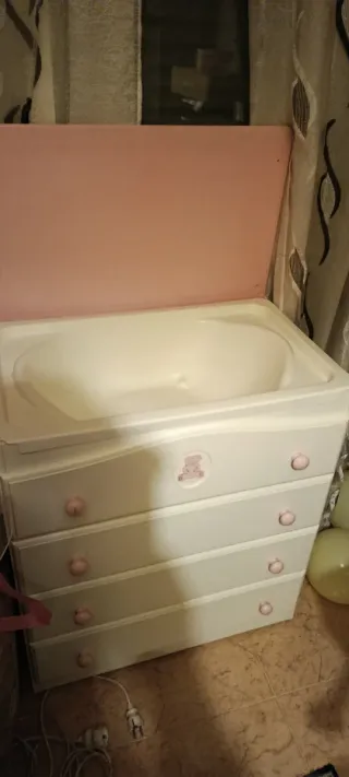 Cómoda infantil blanca con osito