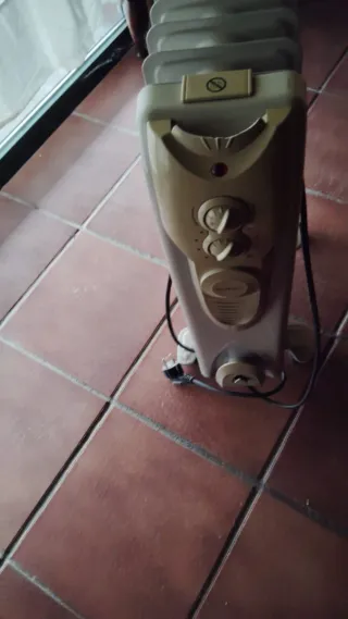 Dos radiadores eléctricos beige