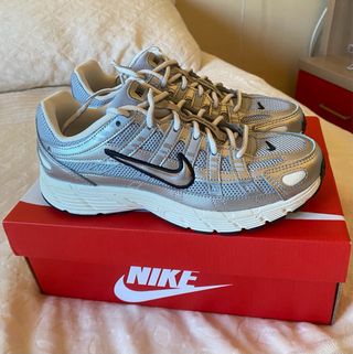 Nike P-6000 unisex Plata/Negro