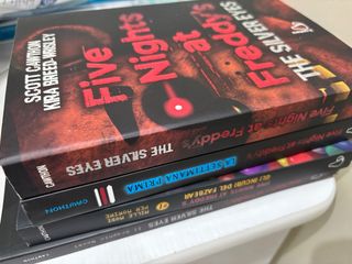 Lotto composto da 4 libri della serie Five Nights
