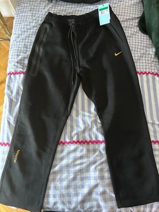 Conjunto Nike NOCTA Negro y Dorado