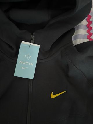 Conjunto Nike NOCTA Negro y Dorado