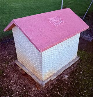 CASETA PARA PERRO DE HORMIGÓN PREFABRICADO