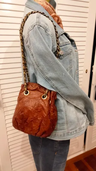 Bolso saco piel marrón