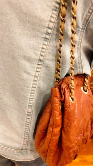 Bolso saco piel marrón